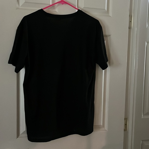 Black tee shirt w a white heart on it size 2x - Picture 2 of 2